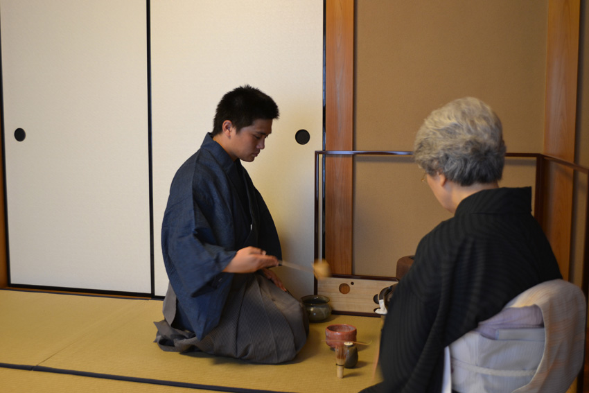 初めてのお茶会 着物と袴どっちがいい 茶道の装いマナー